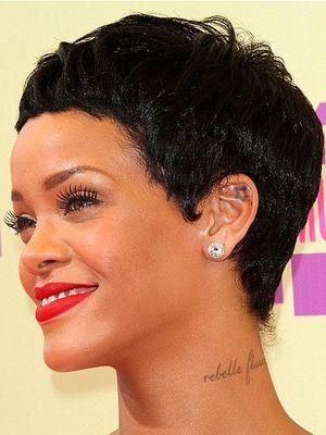 Tatuagem Orelha Rihanna