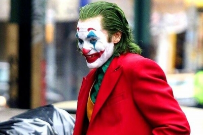 "Put on a happy face" - o trailer do filme Joker está aqui