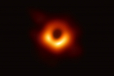 "Um marco histórico": astrónomos capturam a primeira imagem de um buraco negro