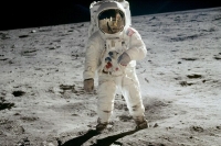 Austronautas norte-americanos podem regressar à Lua dentro de 5 anos